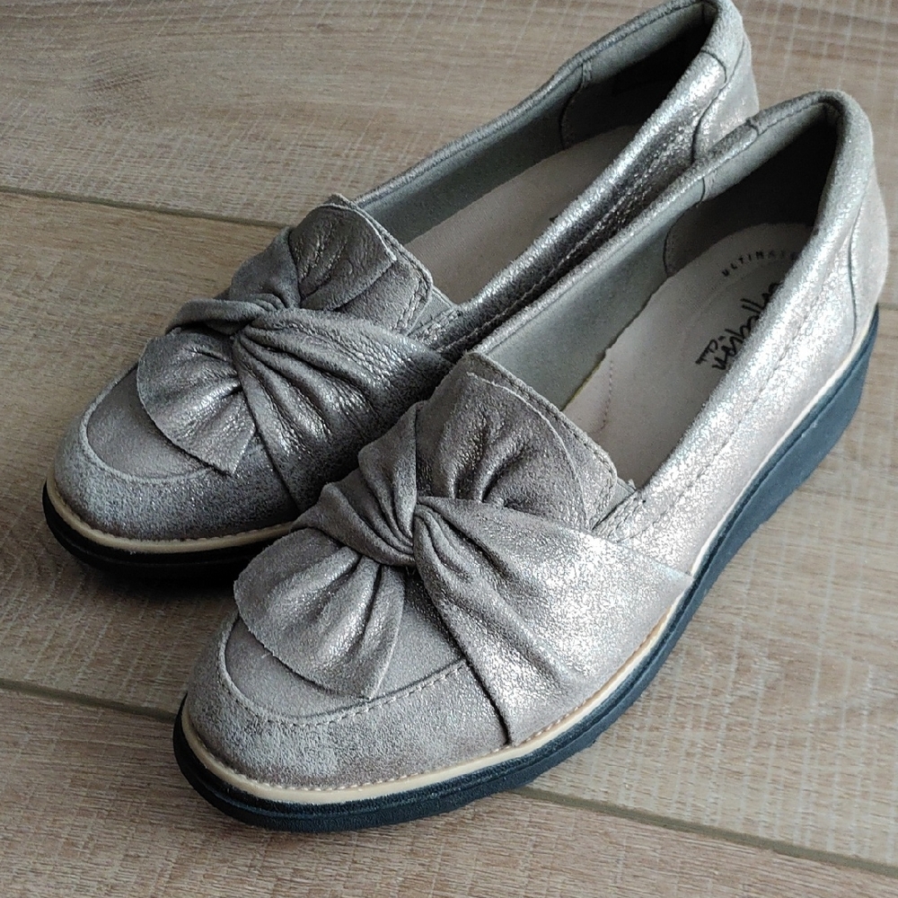 Women's Size 8 Clark's Sharon Comfort Knotted Bow Gold Wedge